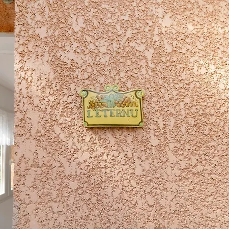 U Casale, L'eternu *